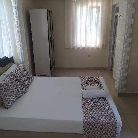 Elvin Otel Side Luaran gambar