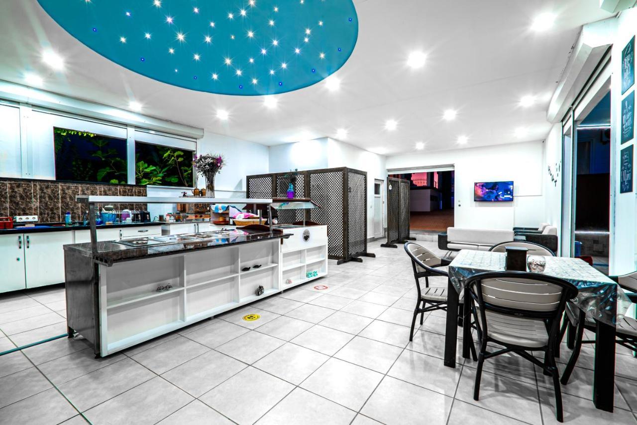 Elvin Otel Side Luaran gambar