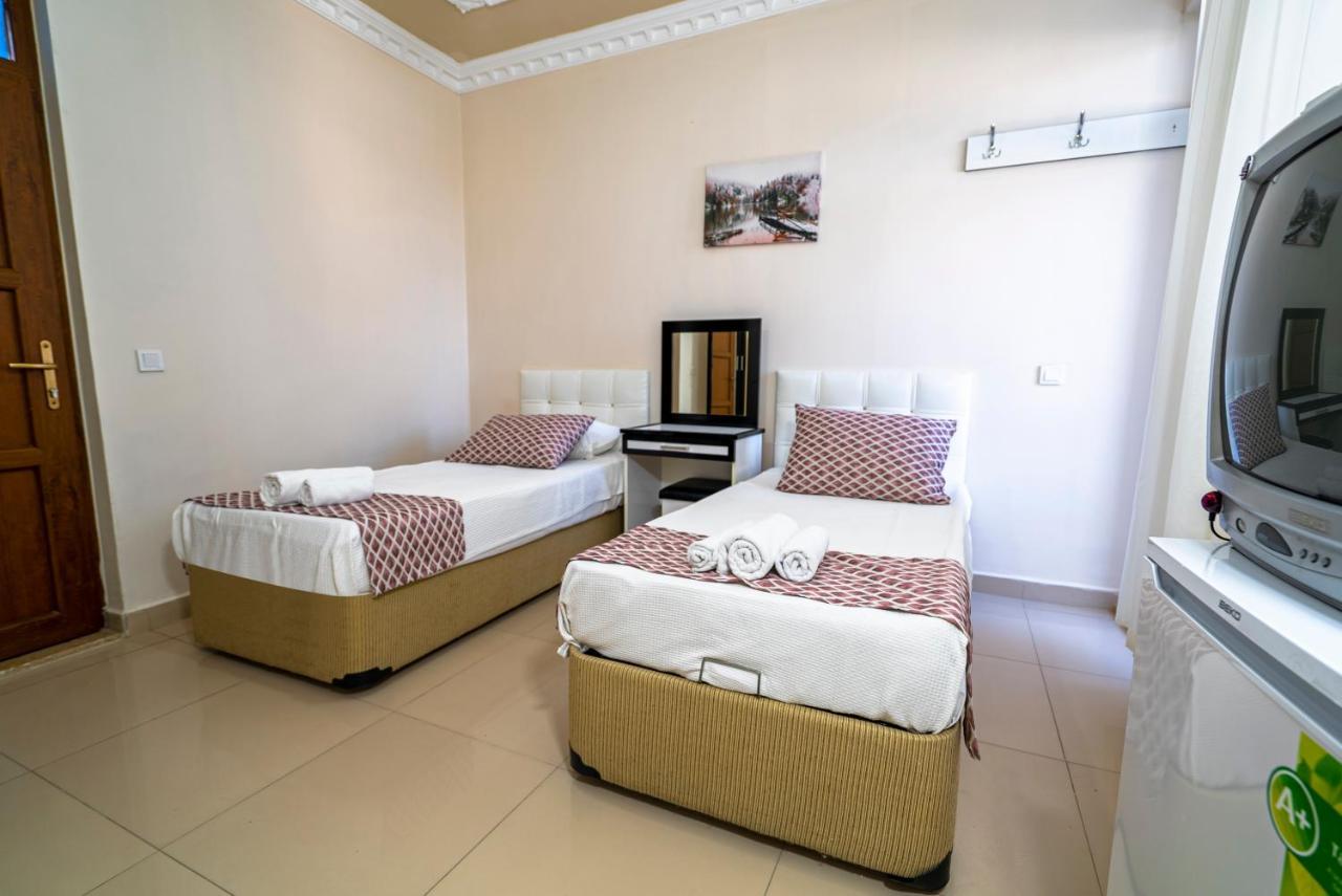 Elvin Otel Side Luaran gambar