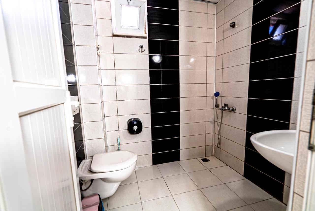 Elvin Otel Side Luaran gambar