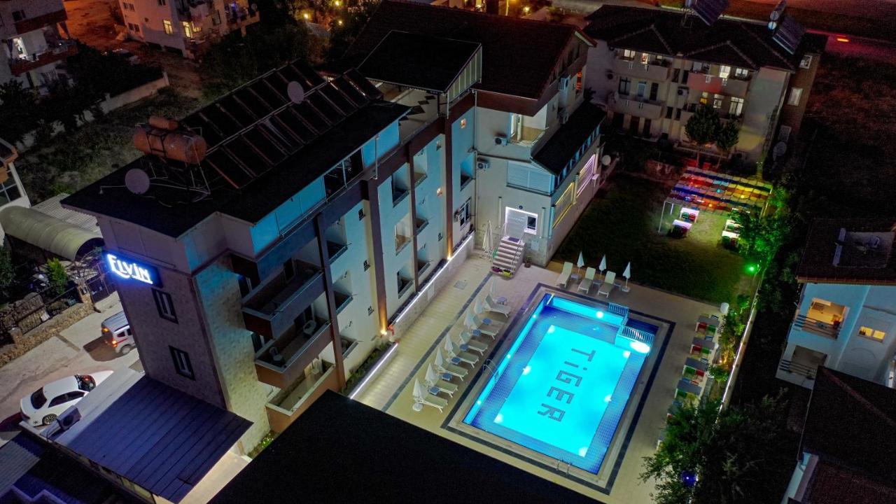 Elvin Otel Side Luaran gambar