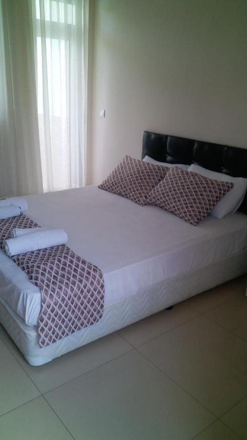 Elvin Otel Side Luaran gambar