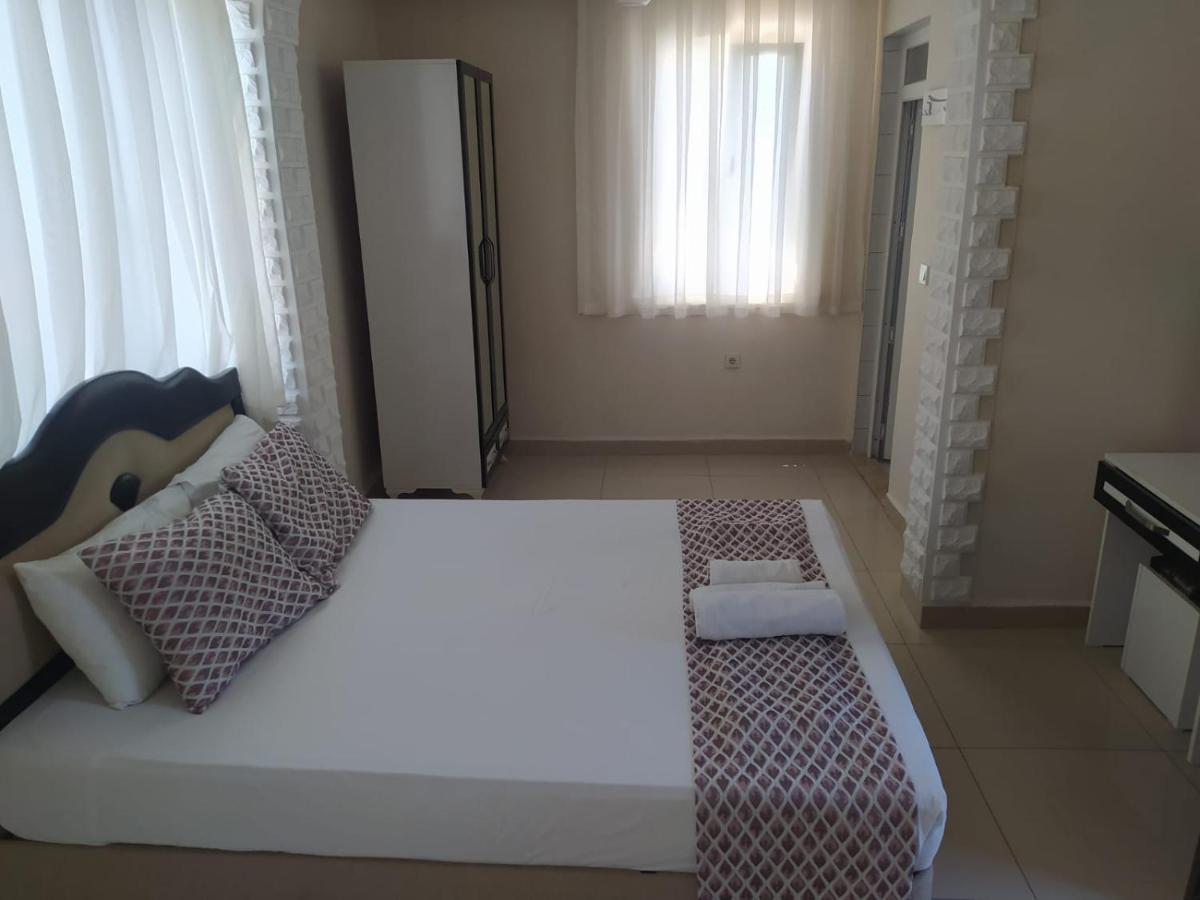 Elvin Otel Side Luaran gambar